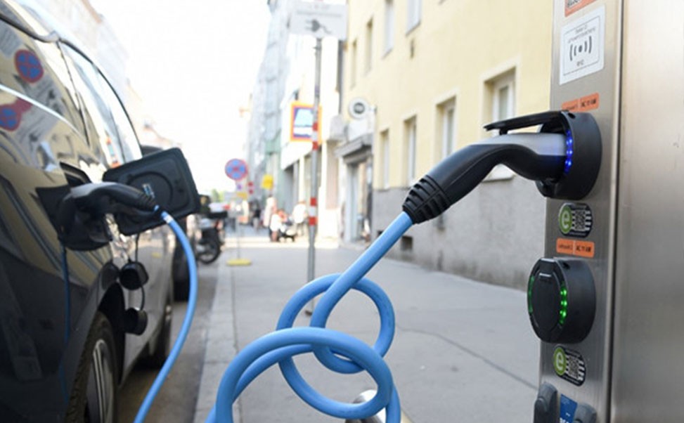 電動(dòng)車(chē)充電樁的技術(shù)創(chuàng)新與行業(yè)應(yīng)用